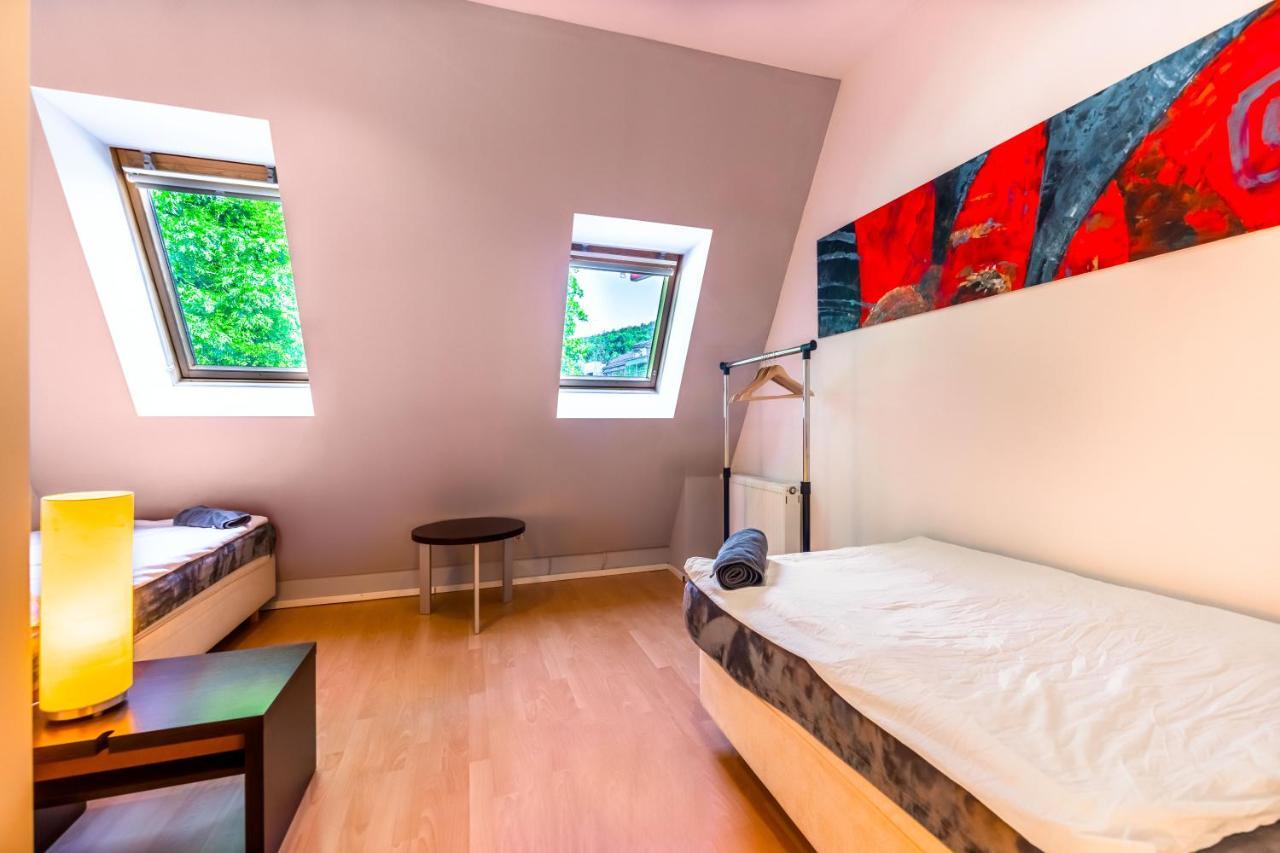 Lovely 4-Bedroom Flat In Historical Center With Stunning View Trenčín Esterno foto