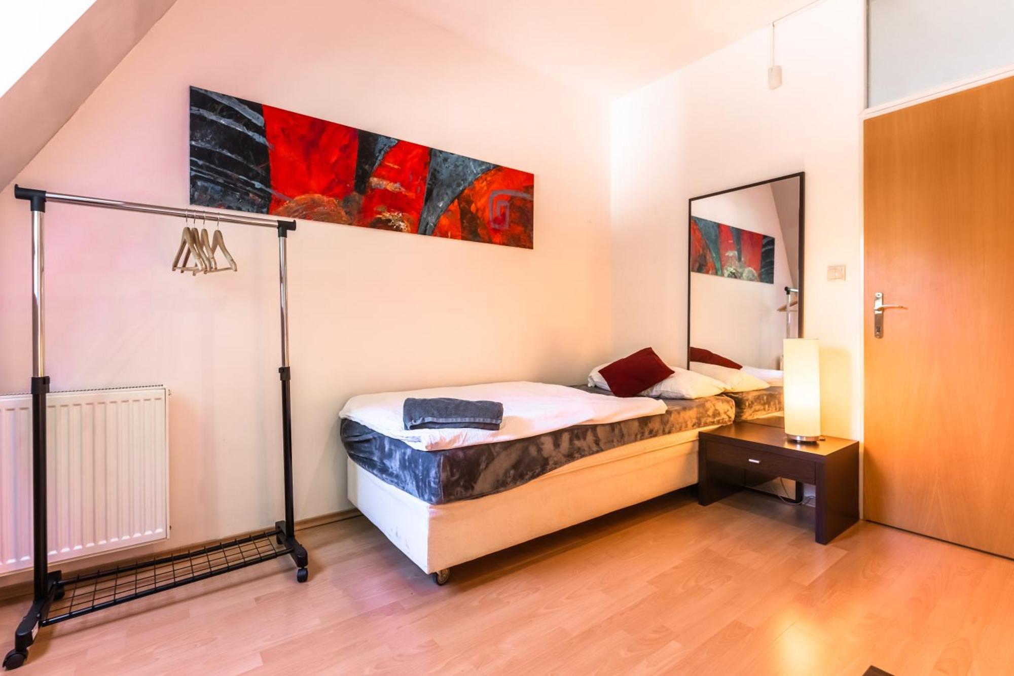 Lovely 4-Bedroom Flat In Historical Center With Stunning View Trenčín Esterno foto
